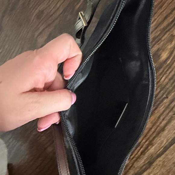 Gucci purse - Picture 10 of 11